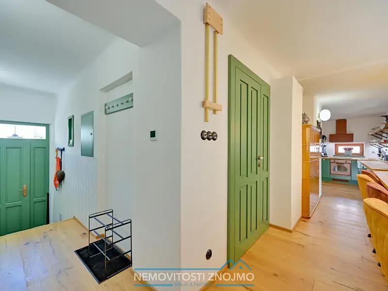 Prodej rodinného domu 184 m², pozemek 184 m², Znojmo – náhled fotky 3