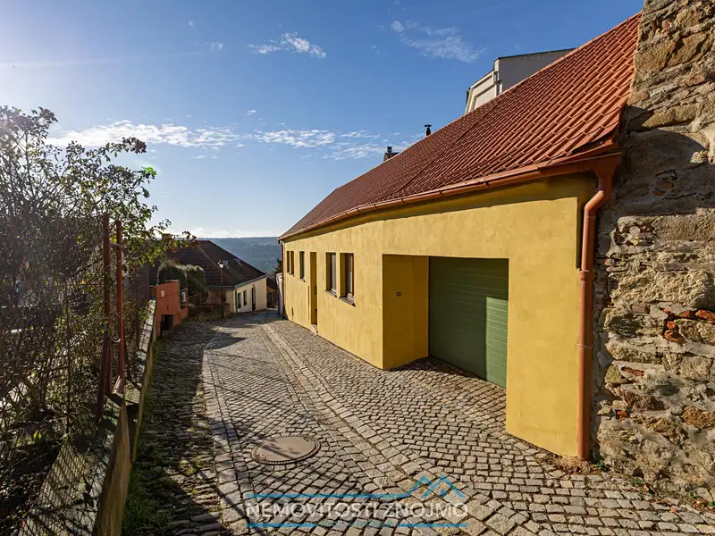 Prodej rodinného domu 184 m², pozemek 184 m², Znojmo – náhled fotky 2