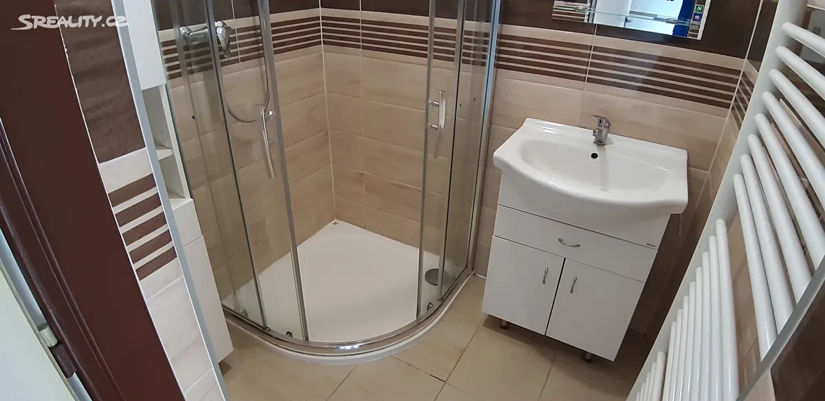 Prodej vily 170 m², pozemek 222 m² – pohled 2