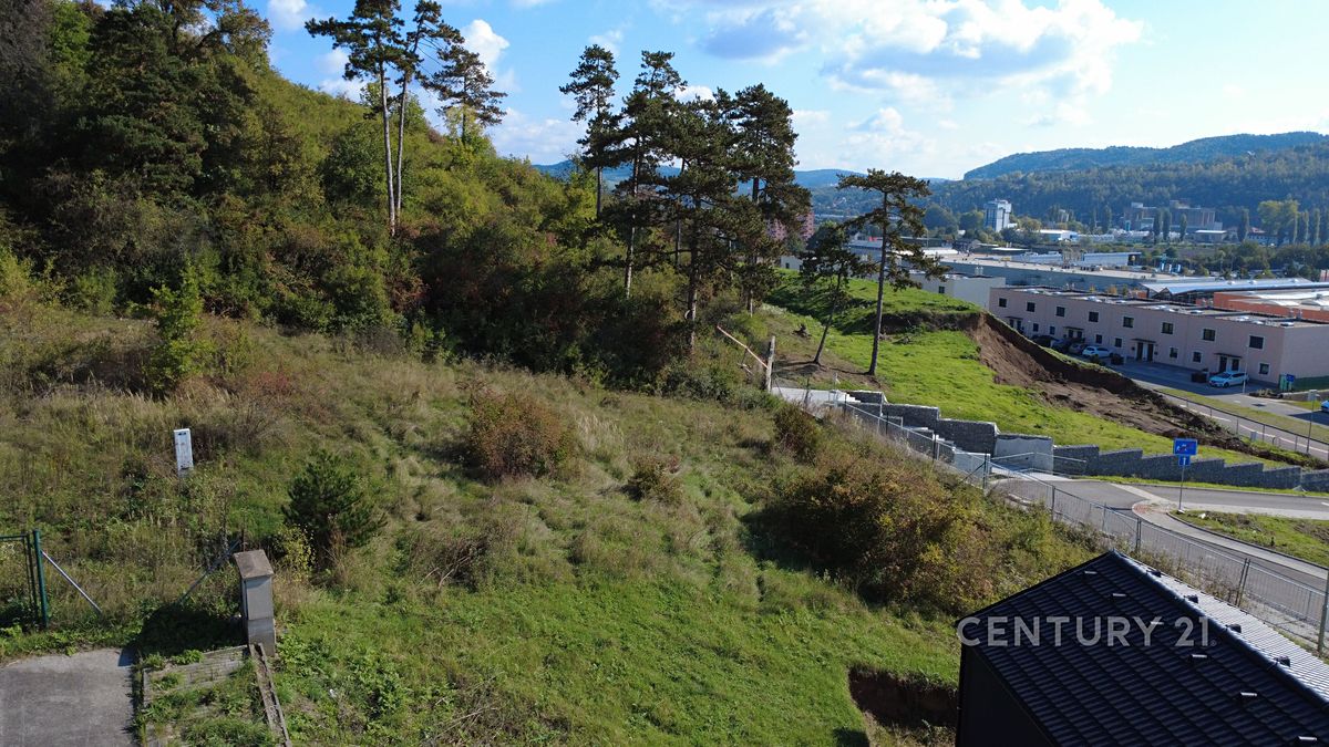 Prodej stavebního pozemku 827 m², Králův Dvůr – fotka 1 z 3