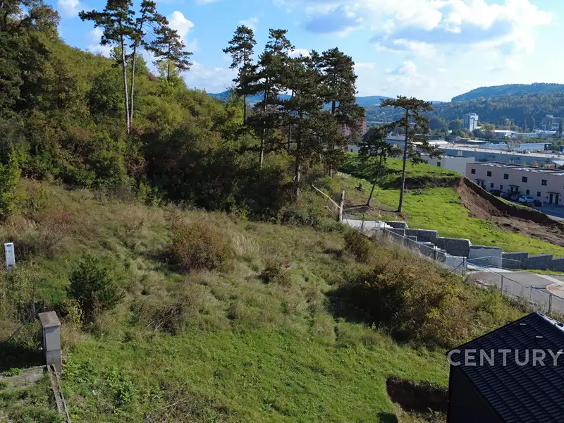 Prodej stavebního pozemku 827 m², Králův Dvůr – náhled fotky 1