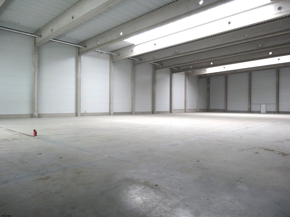 Pronájem skladového prostoru 1800 m² – fotografie 2