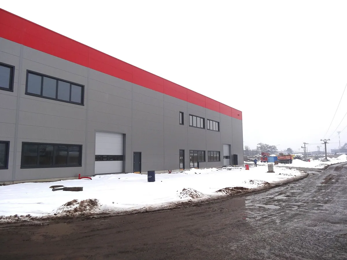 Pronájem skladového prostoru 1800 m²