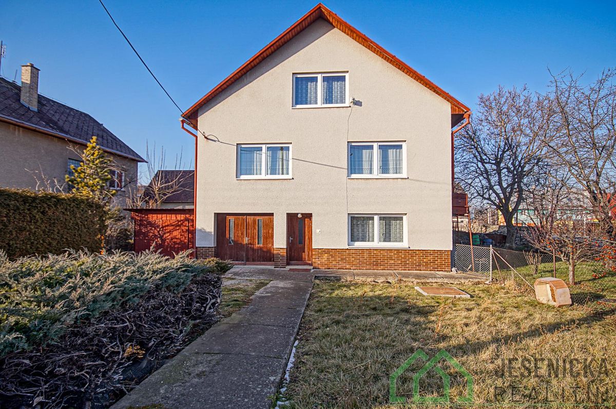 Prodej rodinného domu 269 m², pozemek 702 m²