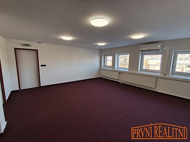 Pronájem kanceláře 69 m² – fotografie 2