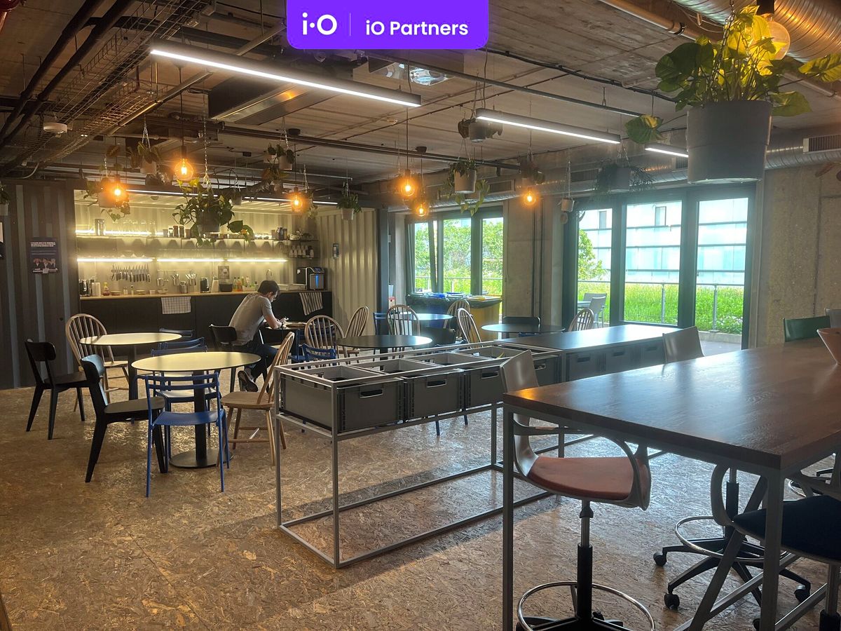 Pronájem kanceláře 1797 m² – fotografie 2