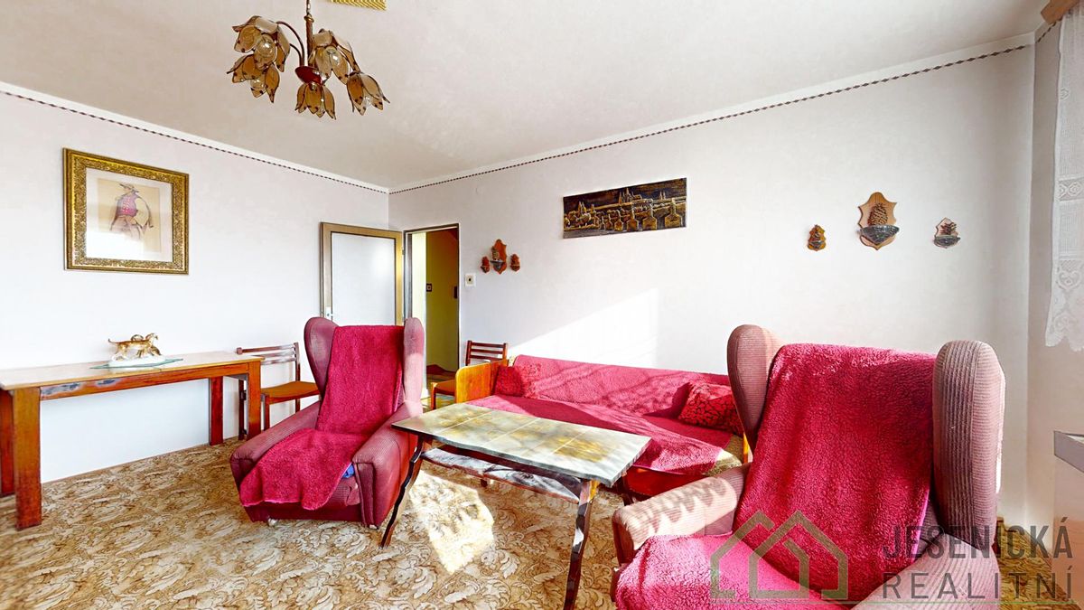 Prodej rodinného domu 269 m², pozemek 702 m² – fotografie 4