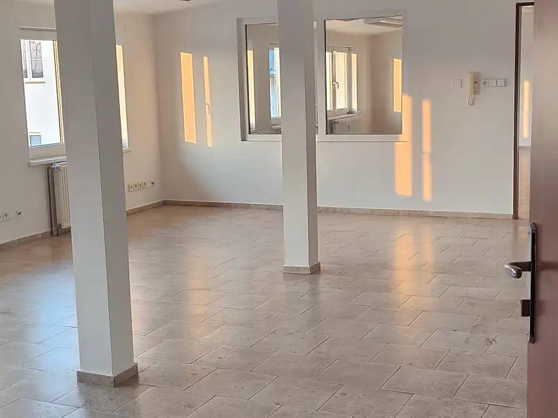 Pronájem kanceláře 103 m², Sobotka – náhled fotky 2