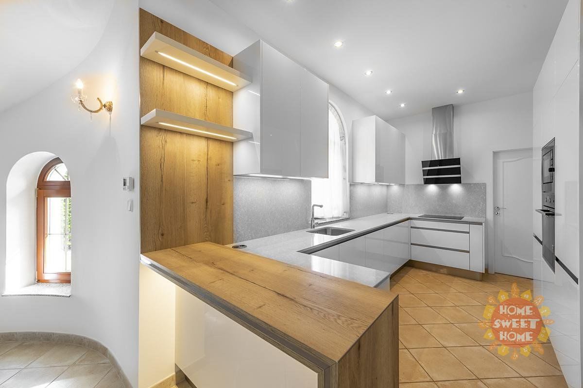 Pronájem vily 243 m², pozemek 380 m² – fotografie 3