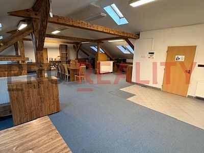 Pronájem kanceláře 200 m²