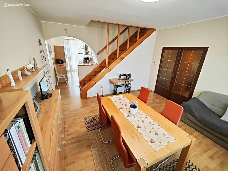 Prodej rodinného domu 191 m², pozemek 1228 m², Hlohovec – náhled fotky 3