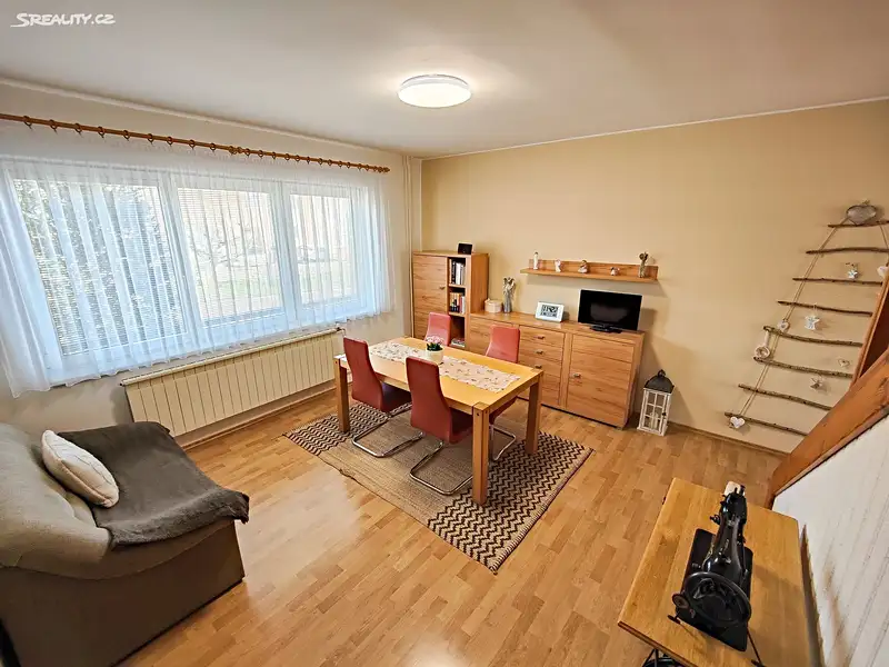 Prodej rodinného domu 191 m², pozemek 1228 m², Hlohovec – náhled fotky 2