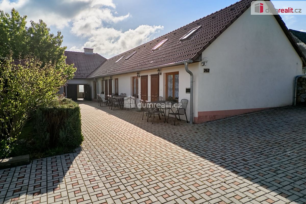 Prodej vily 570 m², pozemek 1109 m² – fotografie 2