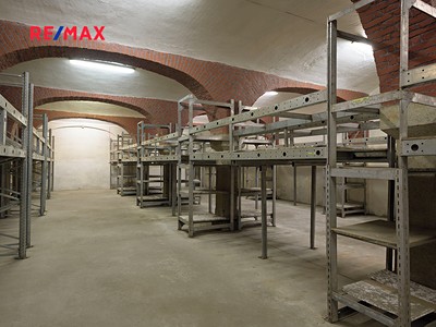 Prodej skladového prostoru 557 m²