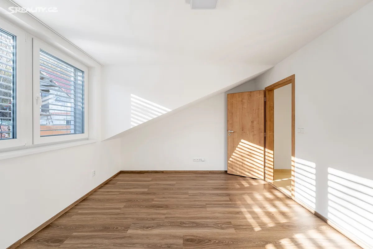 Prodej rodinného domu 96 m², pozemek 121 m² – další
