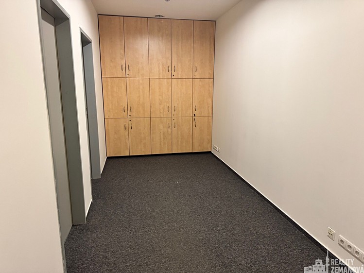 Комерційне приміщення в оренду, 1 006 м² (15 з 22)