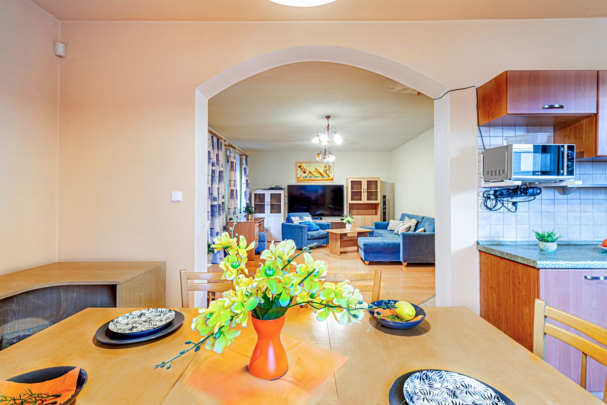 Prodej rodinného domu 219 m², pozemek 352 m² – fotografie 3