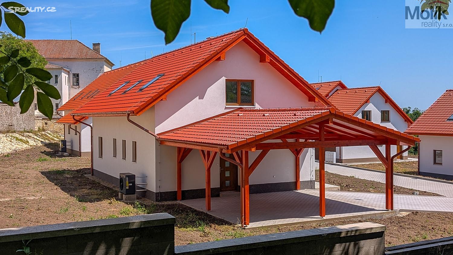Prodej  rodinného domu 336 m², pozemek 824 m² – pohled 3