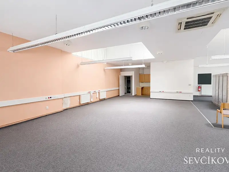 Pronájem komerční nemovitosti 695 m², Hradec Králové – náhled fotky 3