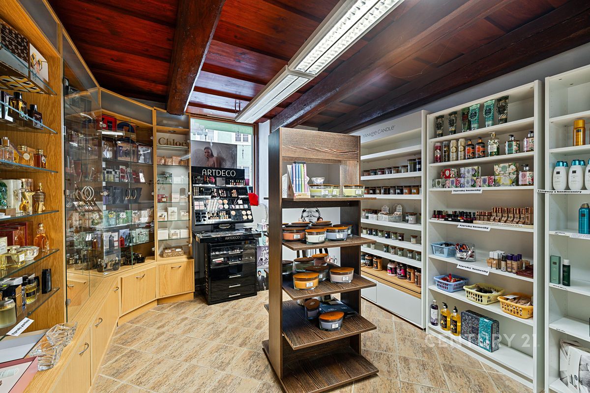 Prodej obchodního prostoru 330 m² – fotografie 2