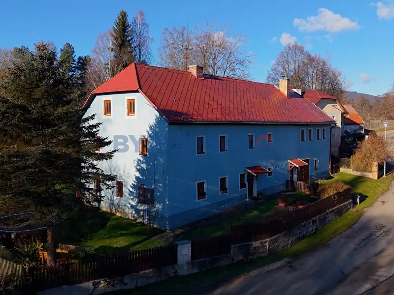 Prodej rodinného domu 492 m², pozemek 882 m², Horní Planá – náhled fotky 3