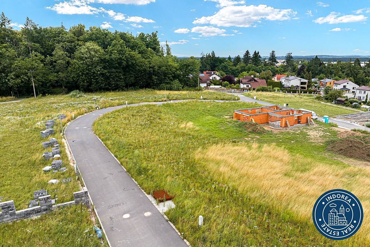 Prodej stavebního pozemku 1800 m² – fotografie 2