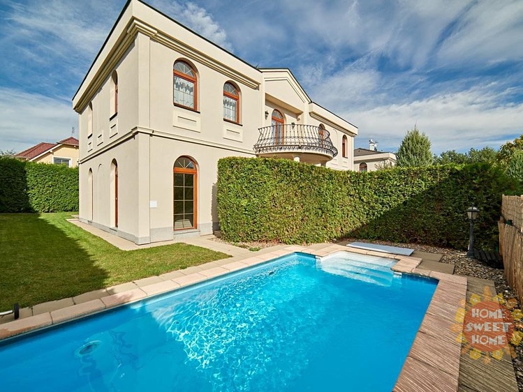 Haus zur Miete, 243 m² (2 von 28)