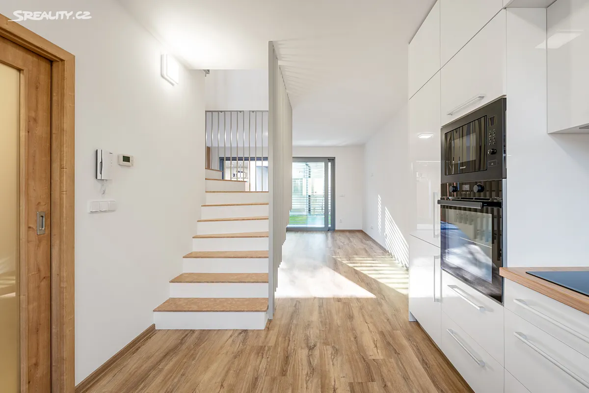 Prodej rodinného domu 96 m², pozemek 121 m² – pohled 3