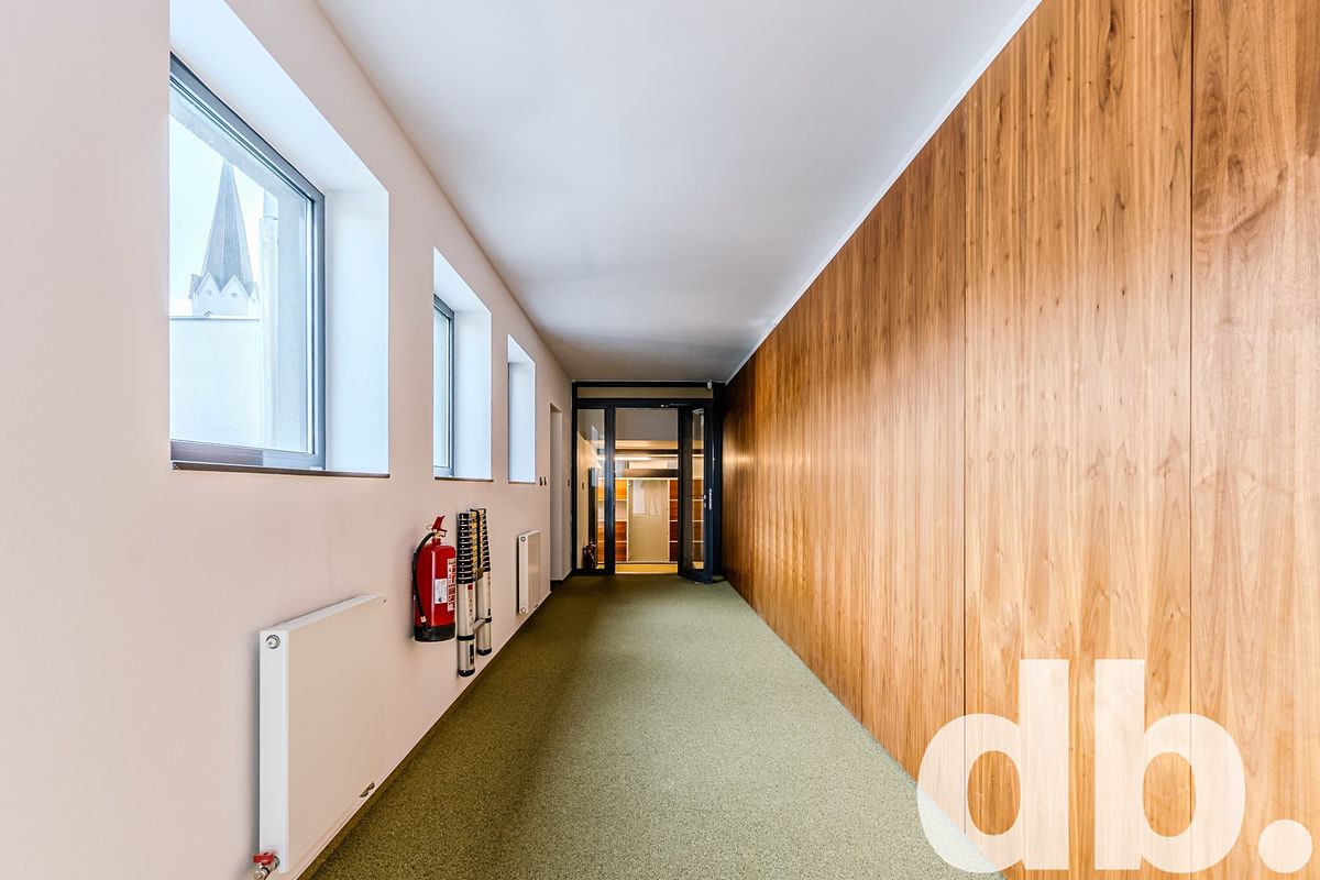 Pronájem kanceláře 190 m² – fotografie 2