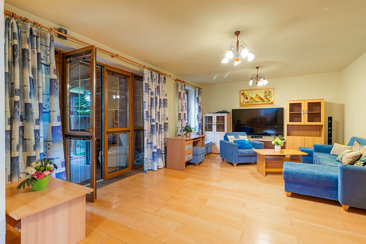 Prodej rodinného domu 219 m², pozemek 352 m² – fotografie 5