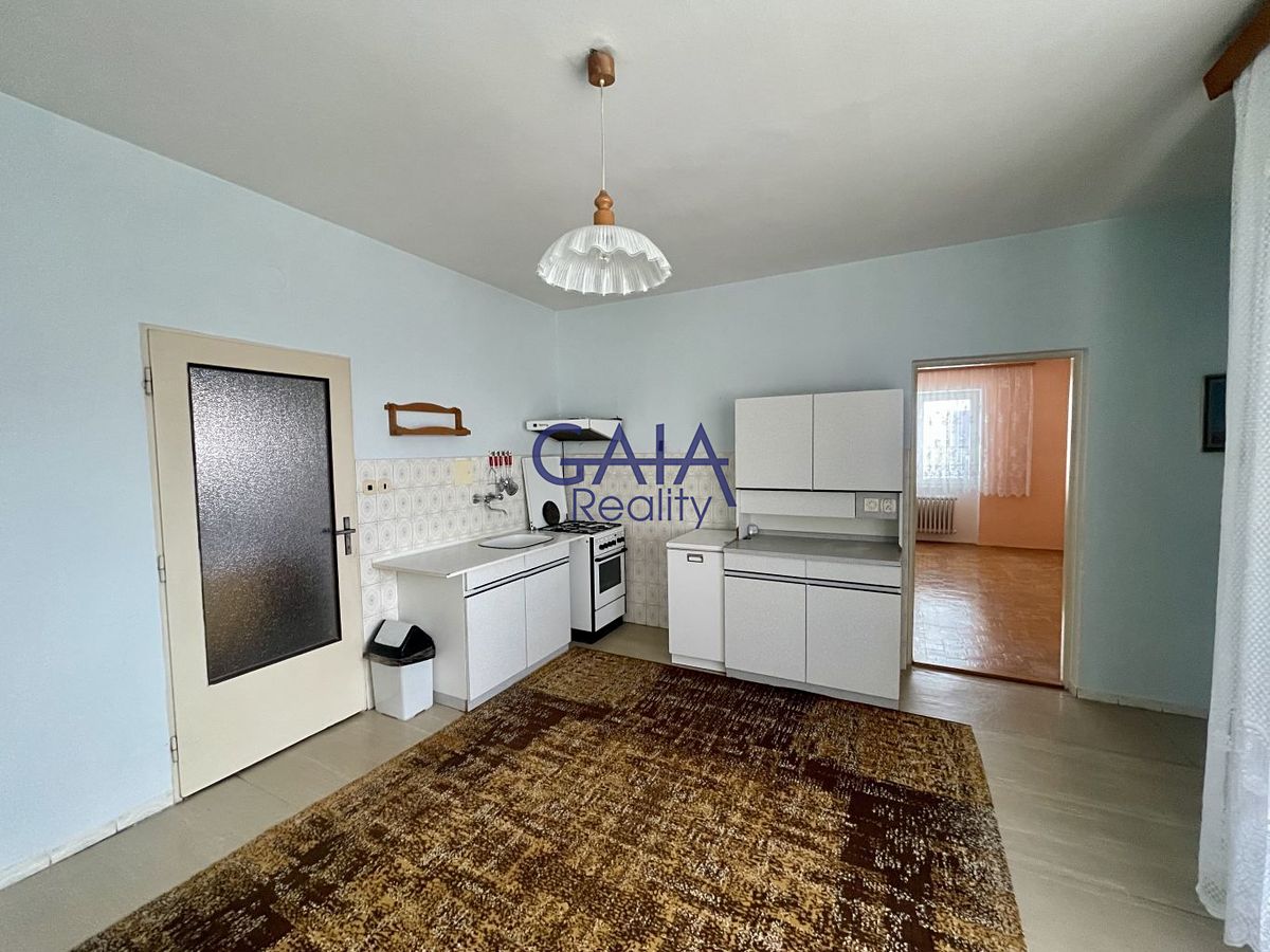 Prodej rodinného domu 230 m², pozemek 1033 m² – fotografie 2