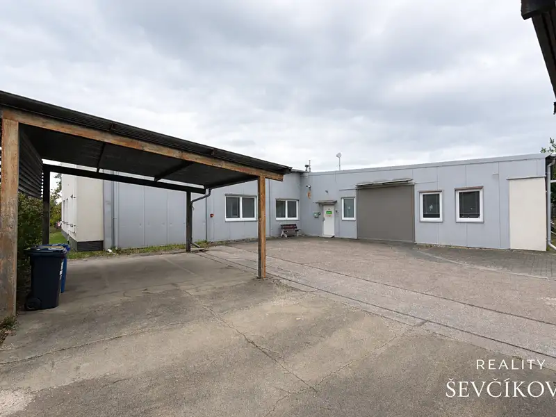 Pronájem komerční nemovitosti 695 m², Hradec Králové – náhled fotky 1