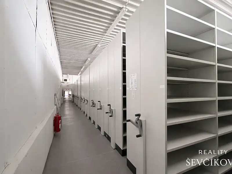 Pronájem komerční nemovitosti 695 m², Hradec Králové – náhled fotky 2