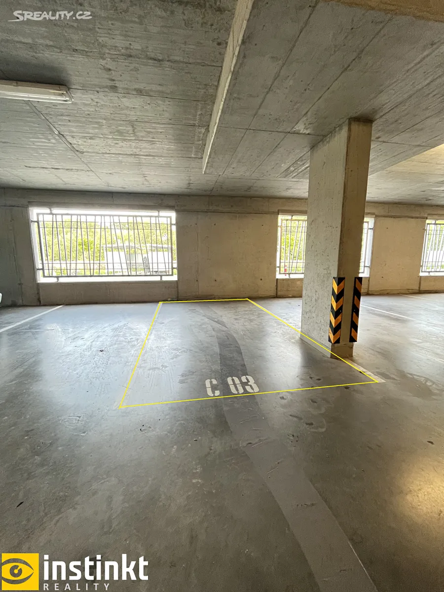 Pronájem garážového stání 15 m² – pohled 2