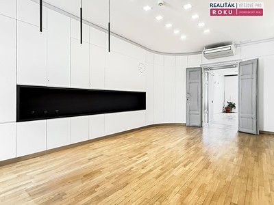 Pronájem kanceláře 584 m²