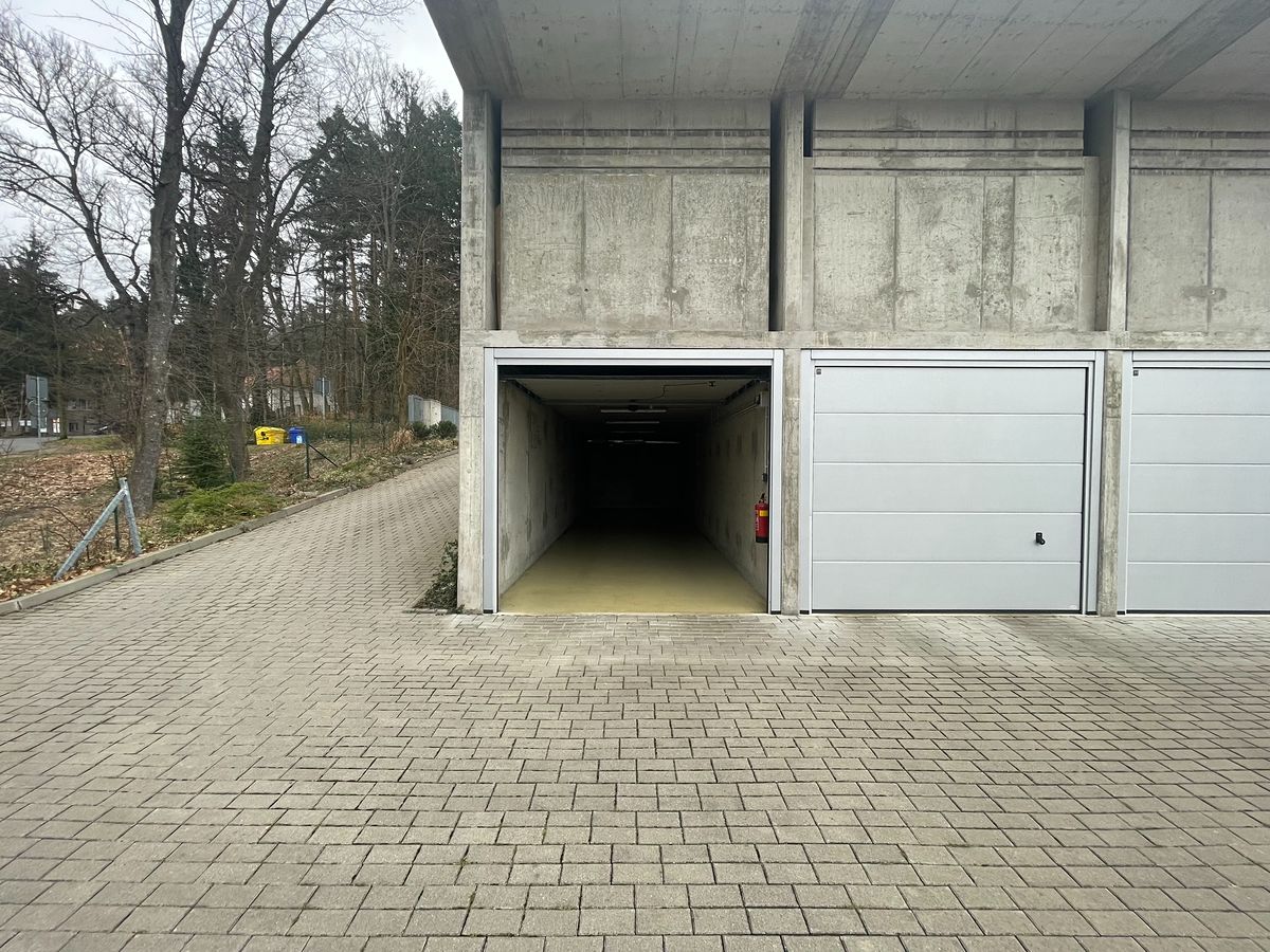 Pronájem garáže 36 m² – fotografie 3