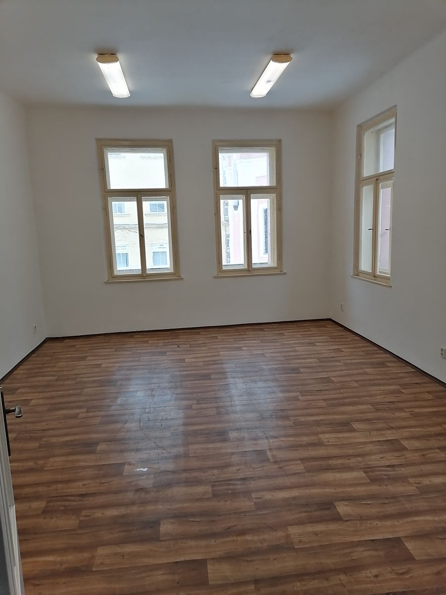 Pronájem kanceláře 41 m² – fotografie 3