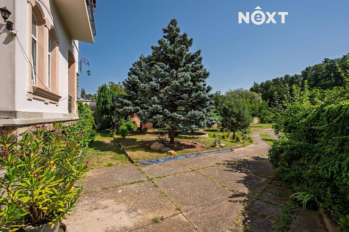 Prodej vily 360 m², pozemek 1402 m² – fotografie 3
