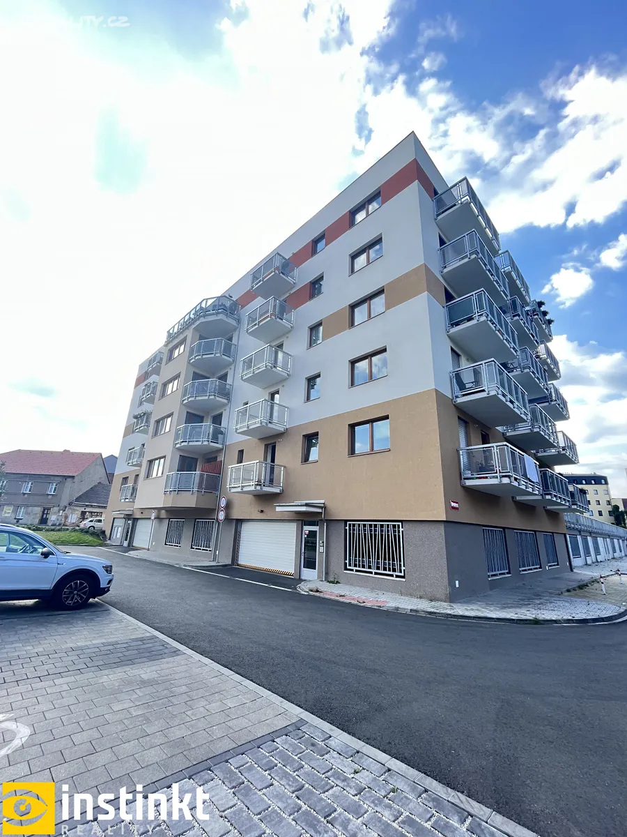 Pronájem garážového stání 15 m², Rybářská