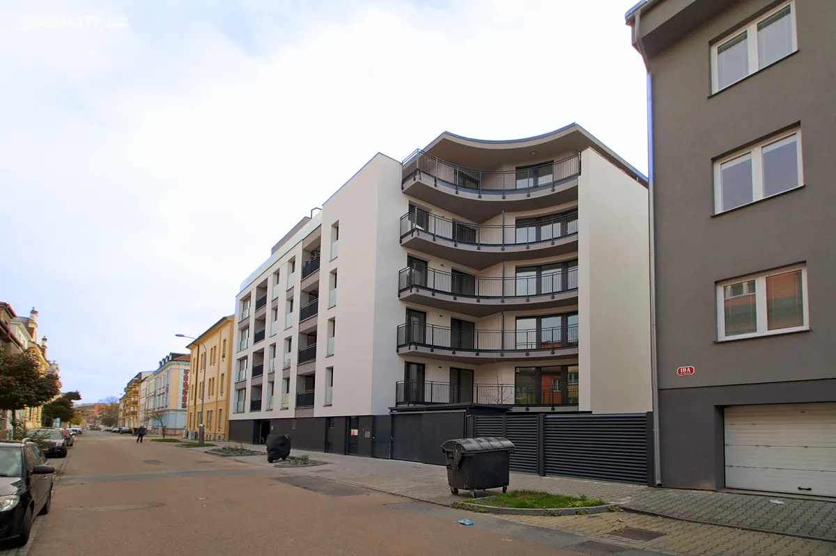 Pronájem garáže 15 m², Na Jíkalce