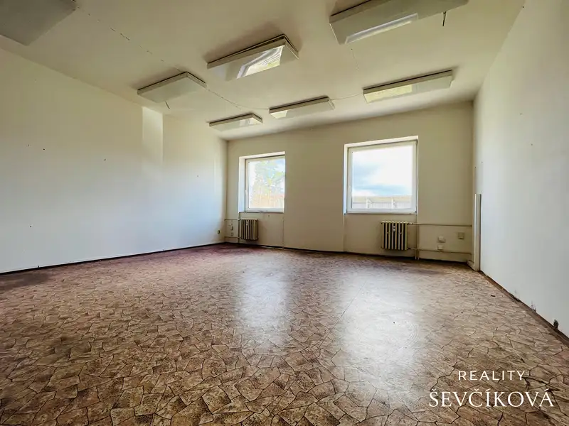 Pronájem kanceláře 33 m², Hradec Králové – náhled fotky 1