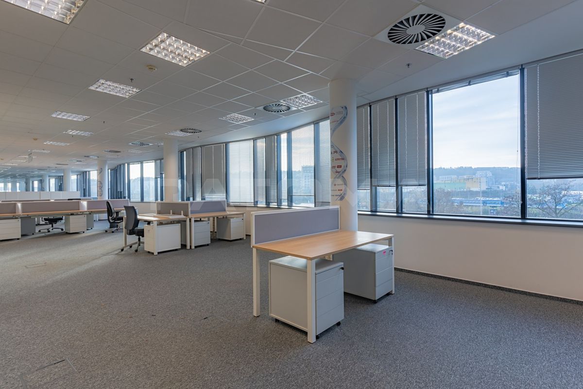 Pronájem kanceláře 708 m² – fotografie 5