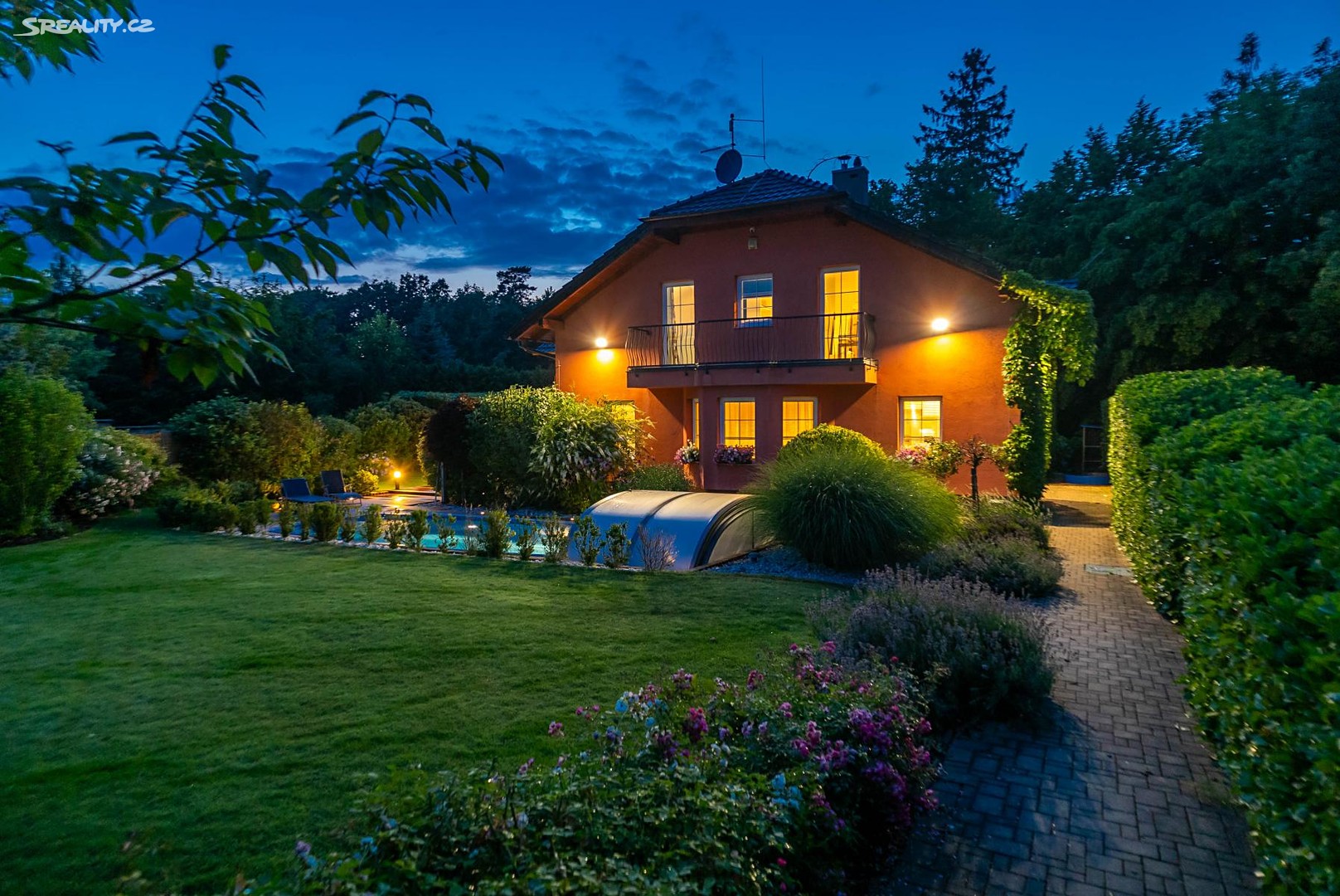 Prodej  rodinného domu 389 m², pozemek 1 118 m² – pohled 3