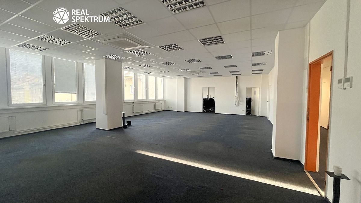 Pronájem kanceláře 470 m² – fotografie 2