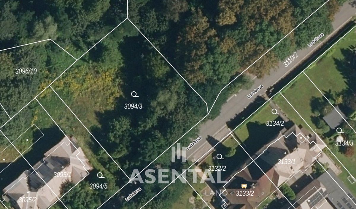 Prodej stavebního pozemku 1366 m² – fotografie 3