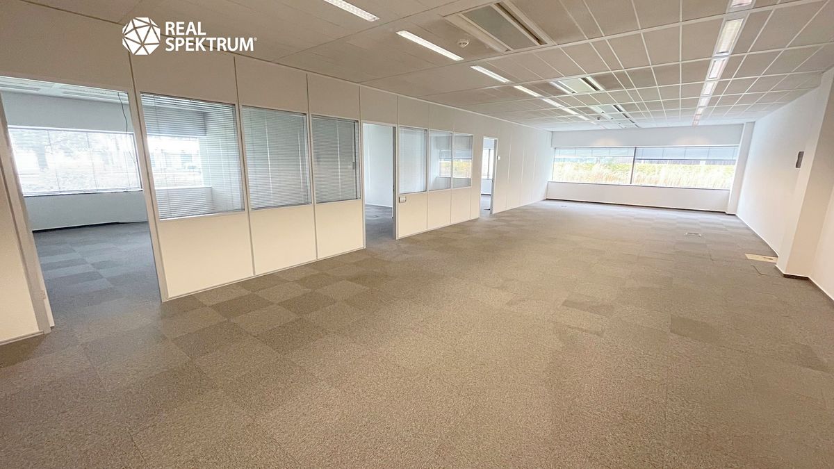 Pronájem kanceláře 240 m² – fotografie 2