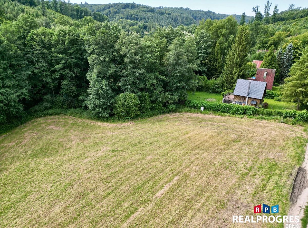 Prodej pozemku 1011 m²
