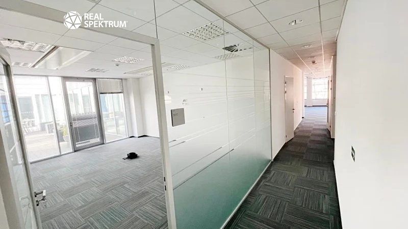 Pronájem kanceláře 1233 m² – fotografie 2