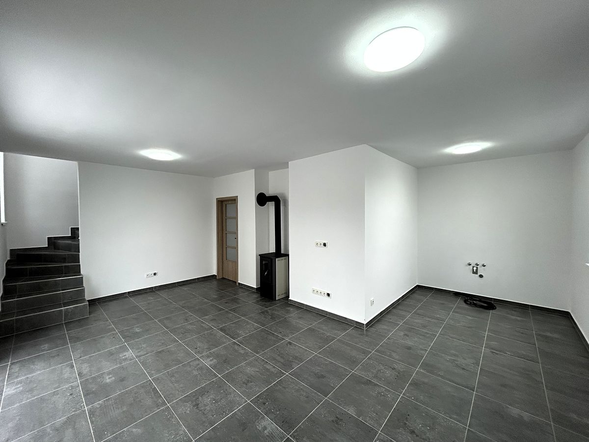 Prodej rodinného domu 86 m², pozemek 183 m² – fotografie 2