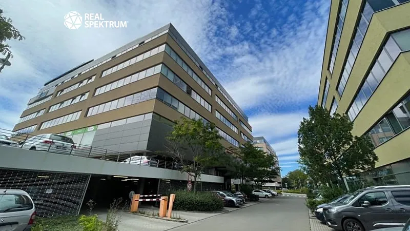 Pronájem kanceláře 1329 m²